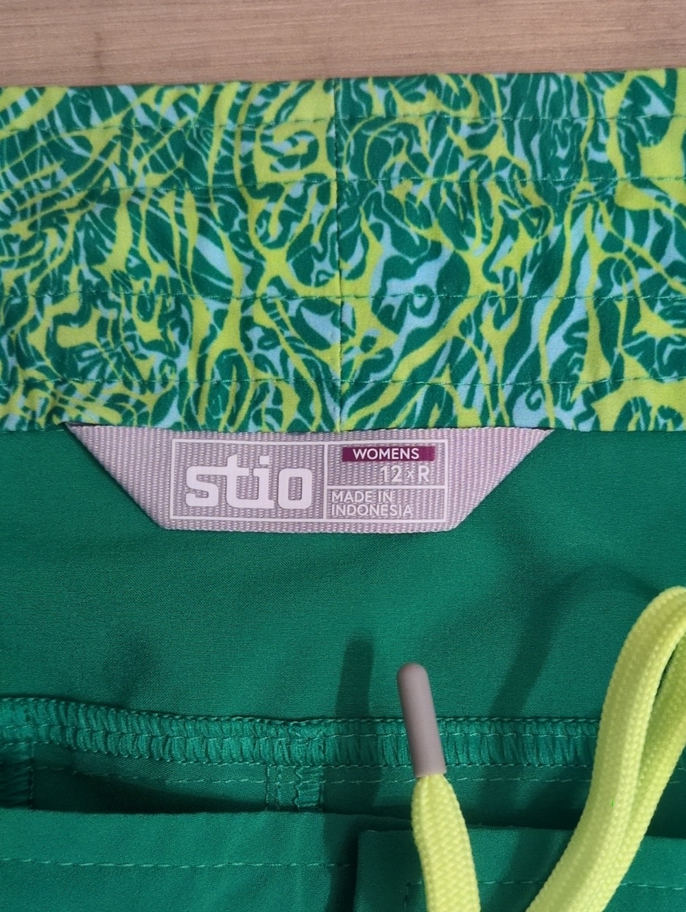 Like New Stio Women's CFS Board Pant Bright Green Size 12xR - Picture 3 of 10